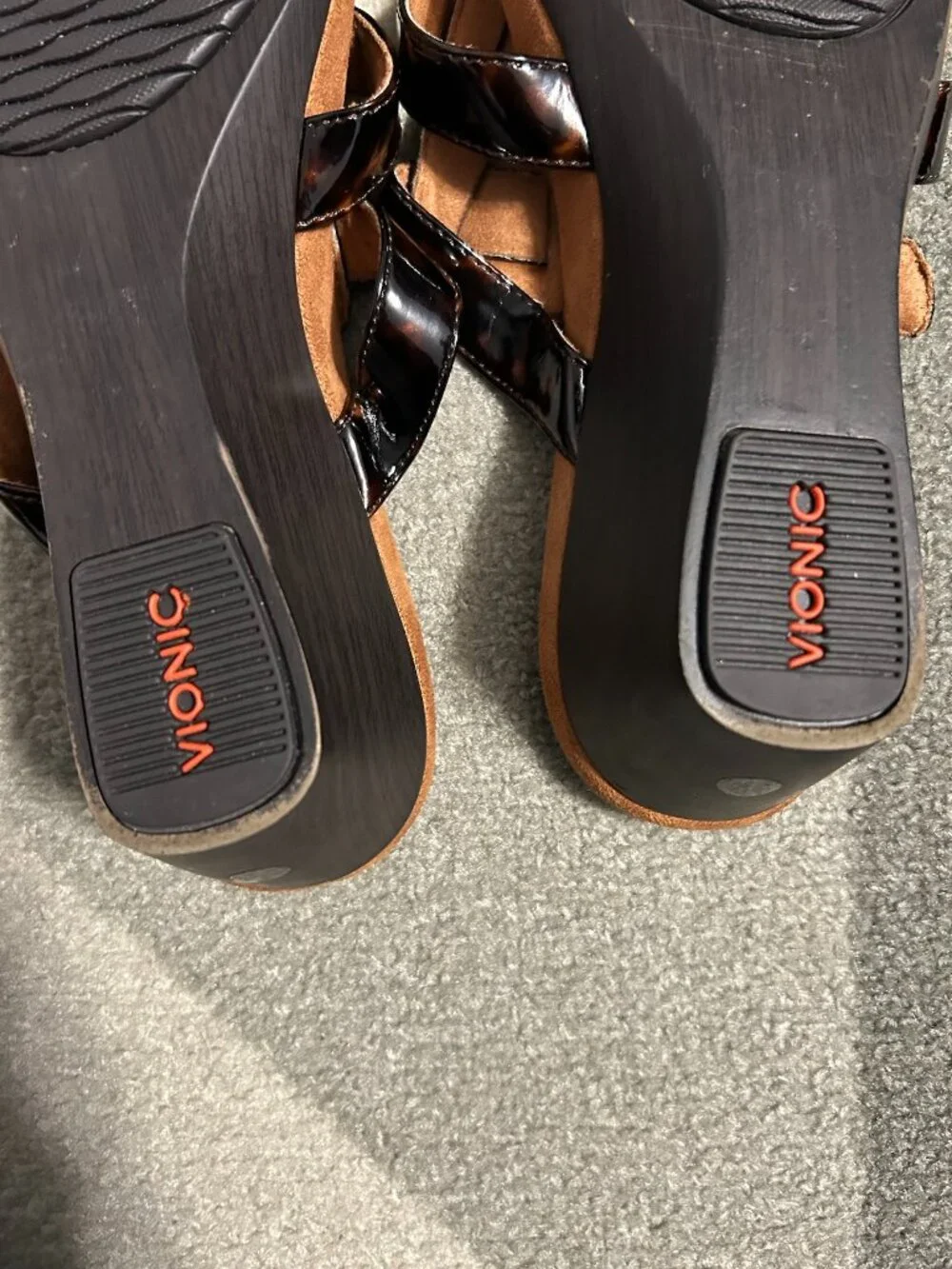 VIONIC‎ RADIA Brown Tortoise Shell Triple Strap Wedge Sandals Women's Size 7